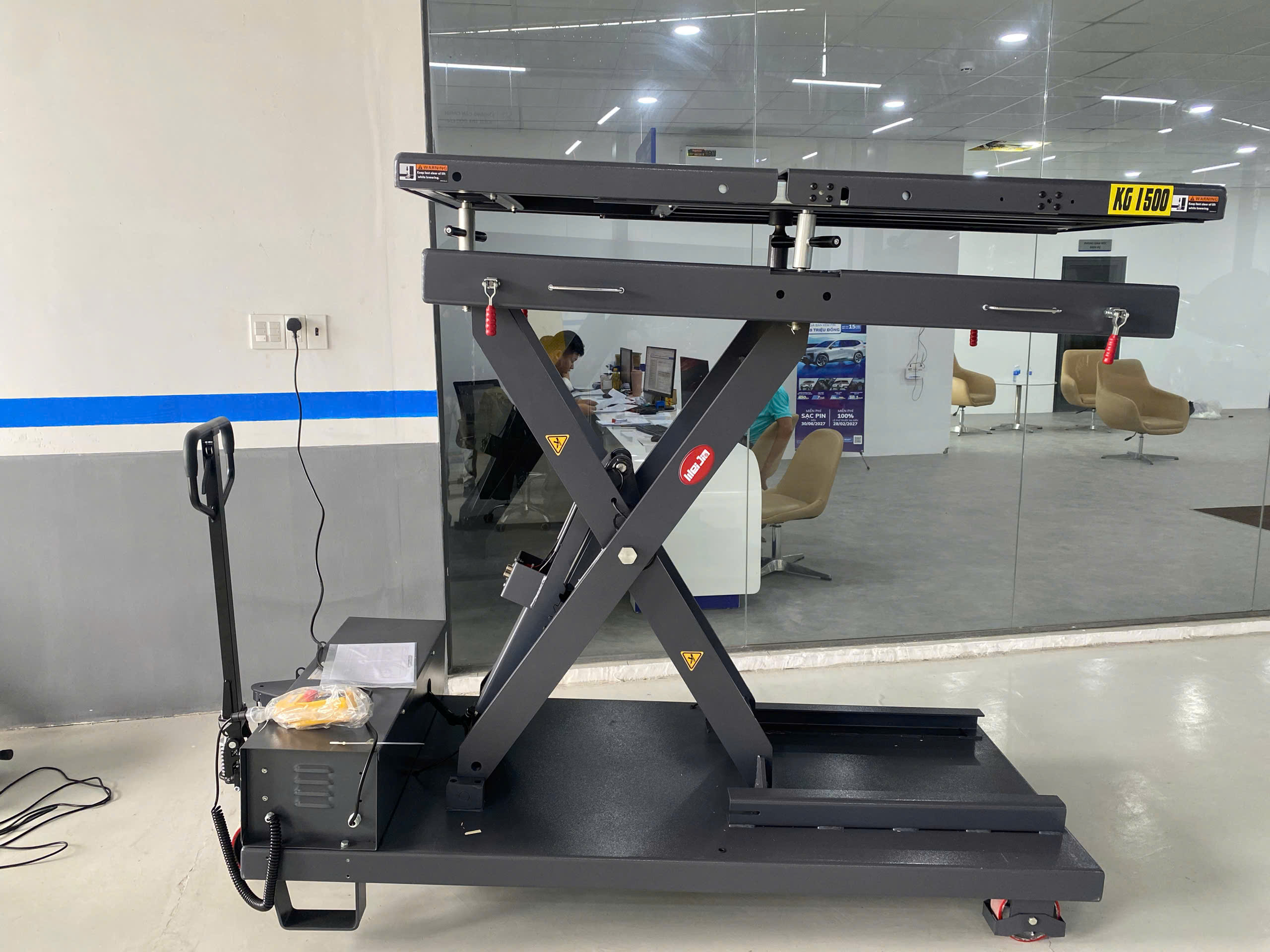 bàn nâng pin xe điện bàn nâng pin xe điện Vinfast